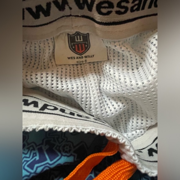 Wes & Willy swim trunk great used condition- only worn a few times size 6 - Picture 3 of 3
